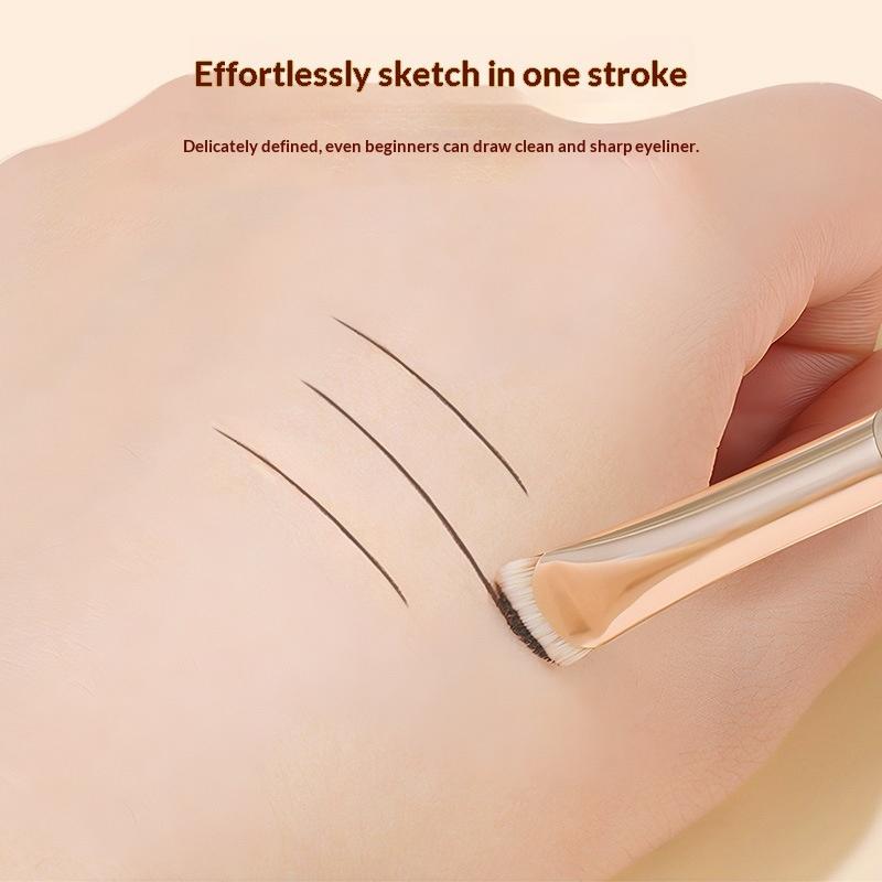 Nuovi 2 Pennelli Curvi per Eye - Beauty Makeup News recensione e prezzo